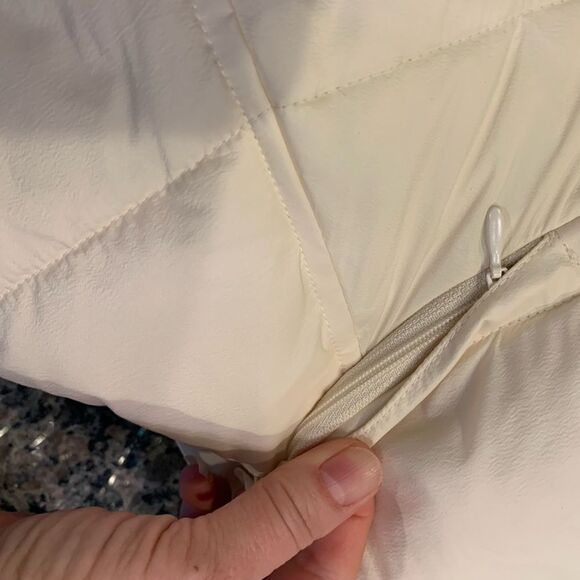 Cole Haan NWT Puffer Coat. Size: XL. Gold tone zippers and buttons. Belted - Picture 10 of 11